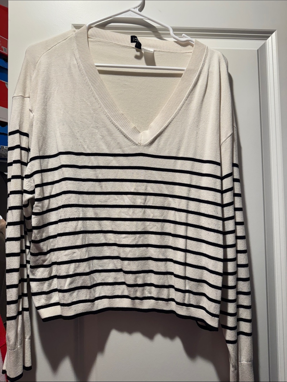 H&M Cream V-Neck Stripe Sweater